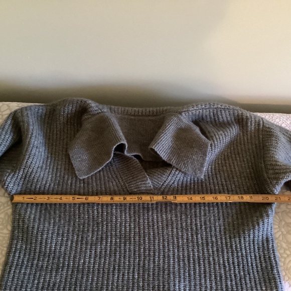 V neck collared ribbed sweater - Picture 3 of 5